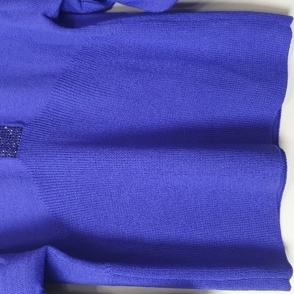 St. John Evening Dollan SleevesTop - Picture 3 of 9